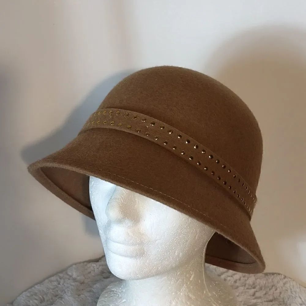 Woman's Wool Felt Studded Hat